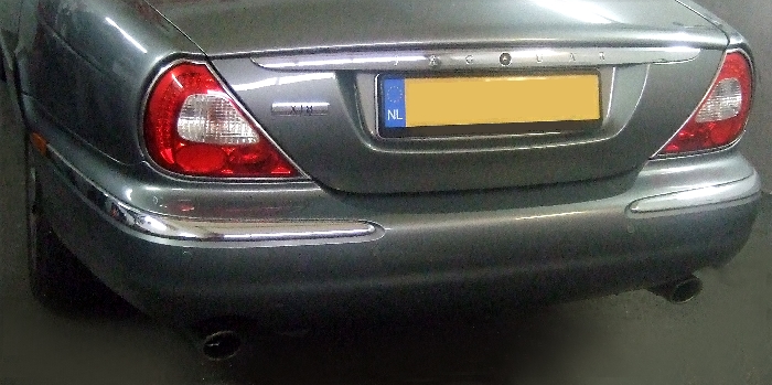 Anhängerkupplung für Jaguar-XJ XJ Serie X 350, für Fzg. mit dem Kennzeichen in der Heckklappe, Baureihe 2003-2009 V-abnehmbar  Anhängerkupplung für Jaguar-XJ XJ Serie X 350, für Fzg. mit dem Kennzeichen in der Heckklappe, Baureihe 2003-2009 V-abnehmbar