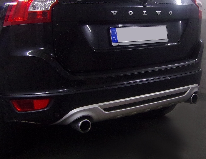 Anhängerkupplung für Volvo-XC 60 spez. R-Design, incl. Abdeckung schwarz, Baureihe 2012-2013 V-abnehmbar 45 Grad  Anhängerkupplung für Volvo-XC 60 spez. R-Design, incl. Abdeckung schwarz, Baureihe 2012-2013 V-abnehmbar 45 Grad