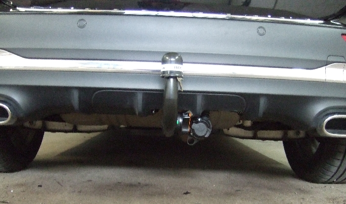 Anhängerkupplung für Mercedes-GLA H247, spez. m. AMG Sport o. Styling Paket, ohne Elektrosatzvorbereitung, Baureihe 2020- V-abnehmbar